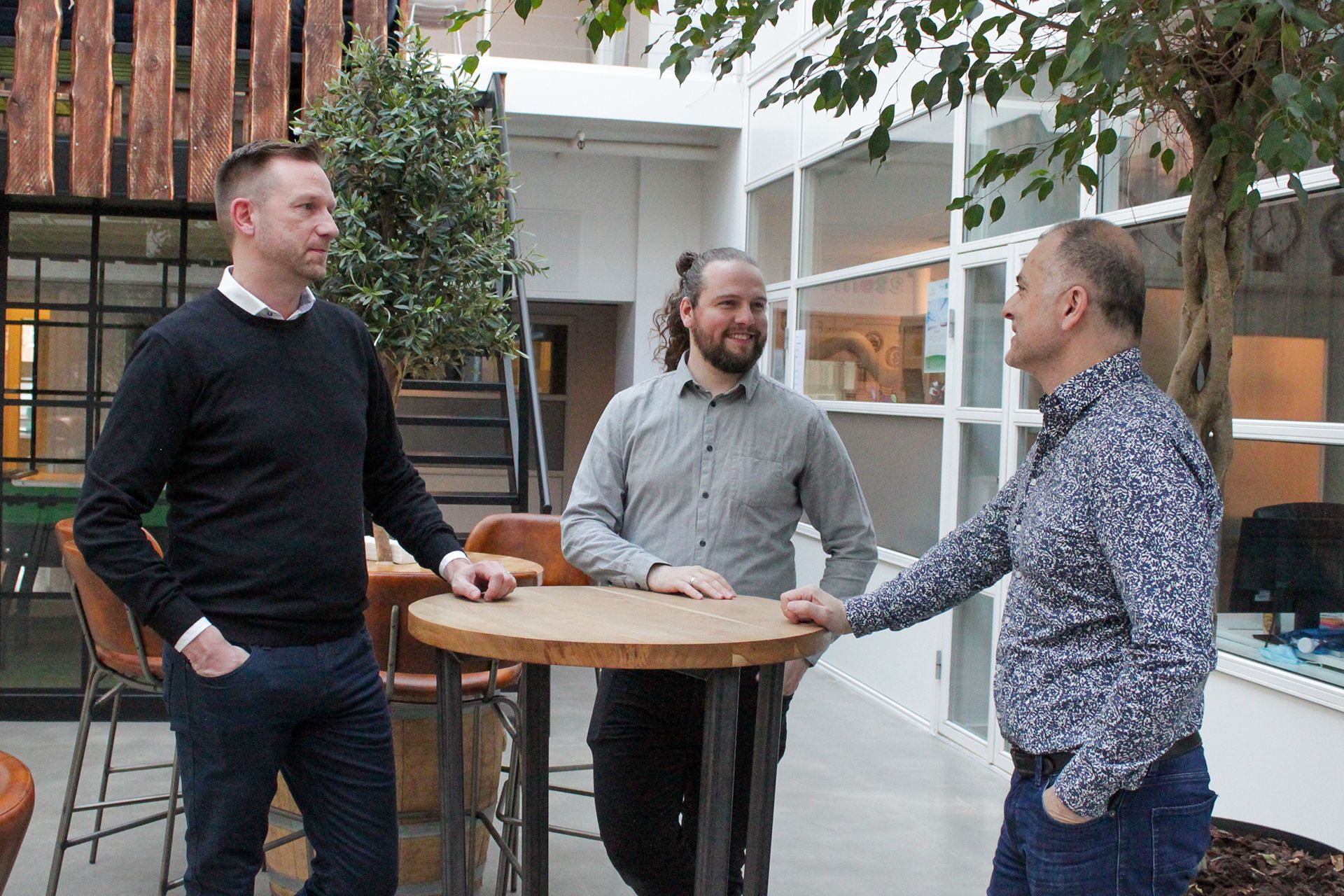 Rådgiver og kunde i samtale